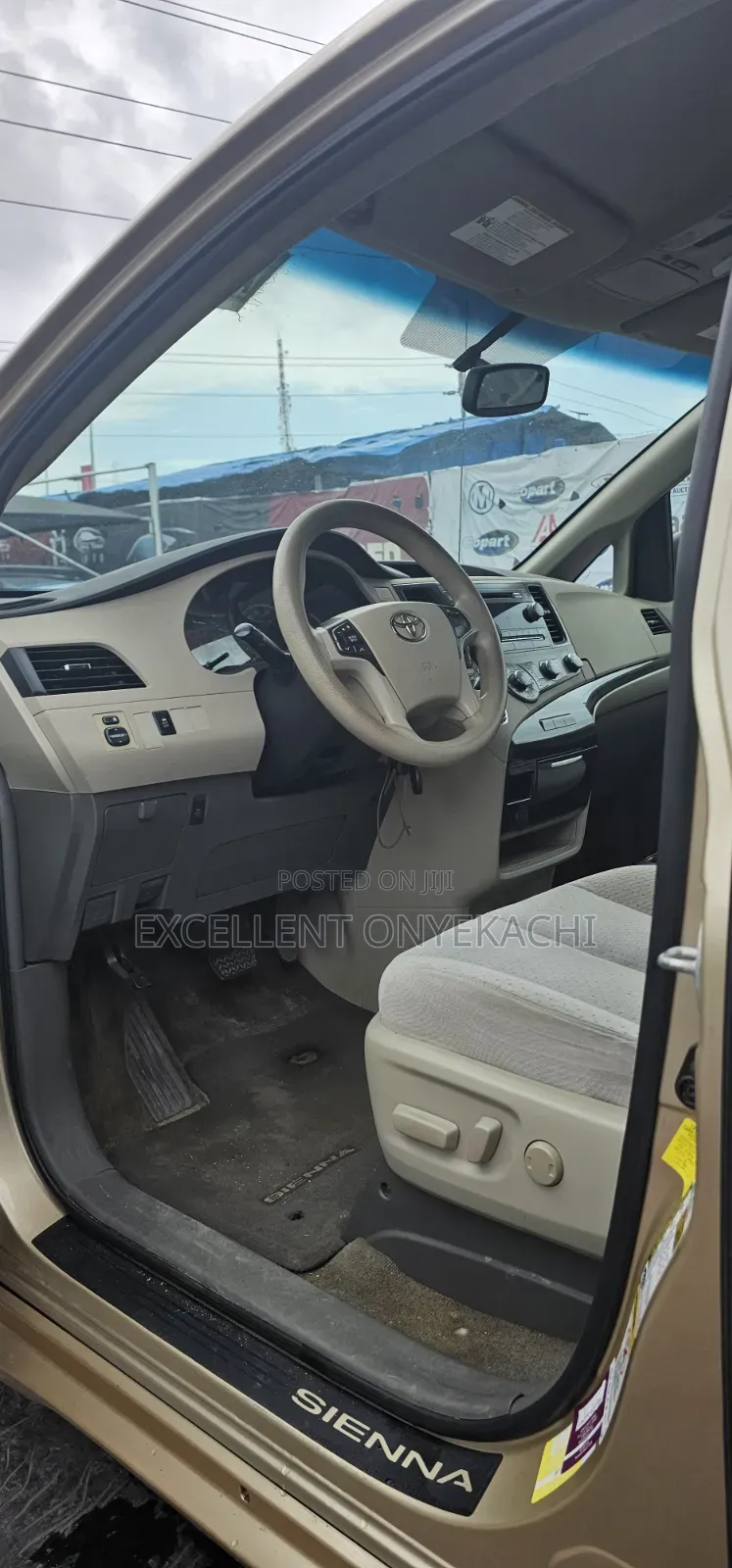 Toyota Sienna 2012 Gold