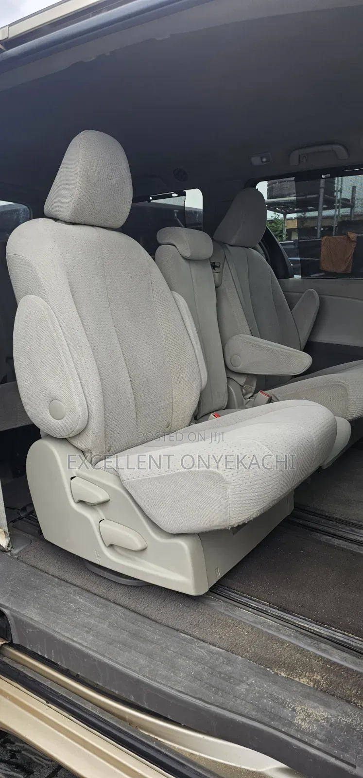 Toyota Sienna 2012 Gold