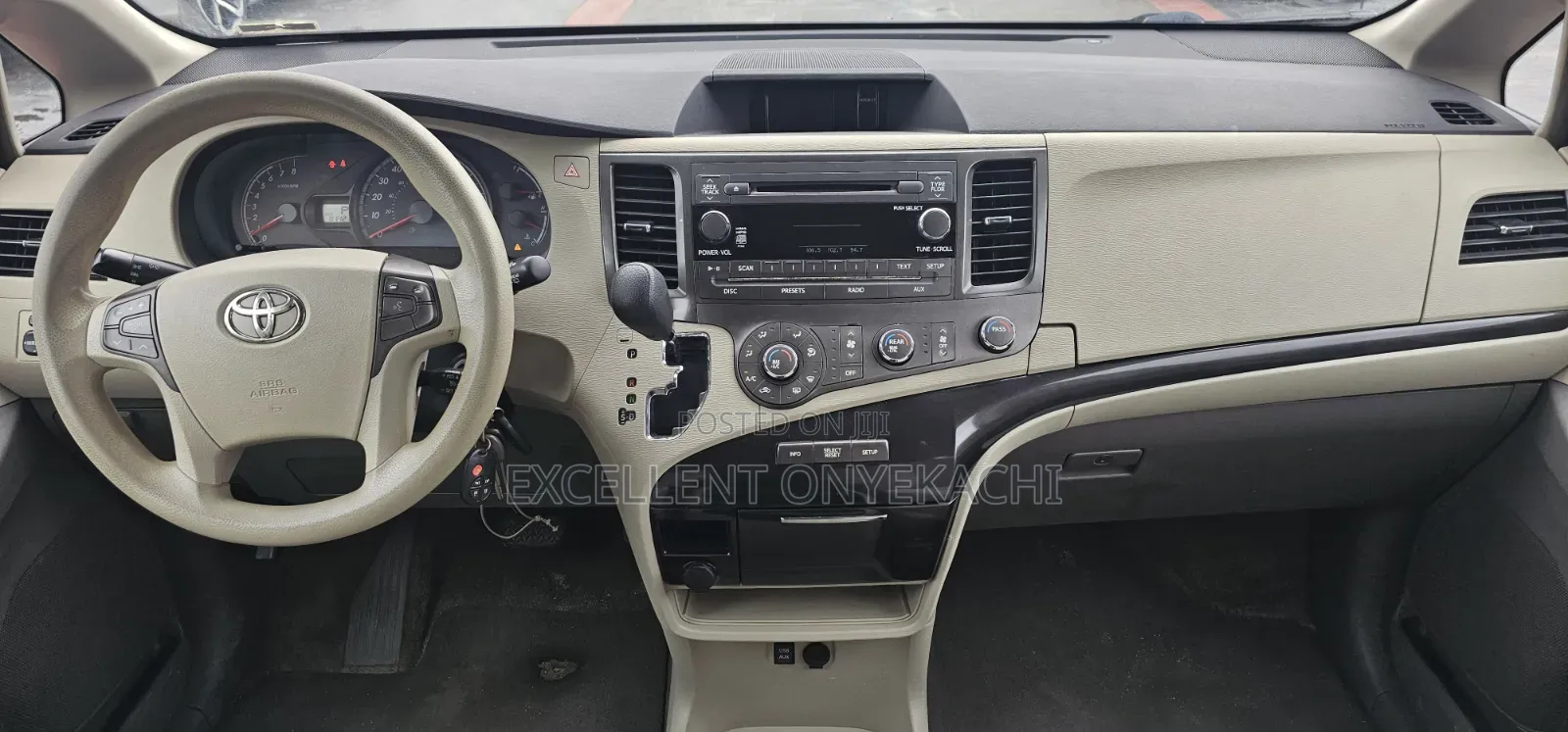 Toyota Sienna 2012 Gold