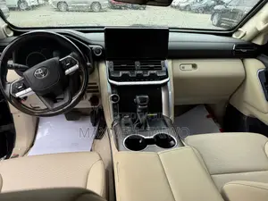 Toyota Land Cruiser LC300 2022 Black