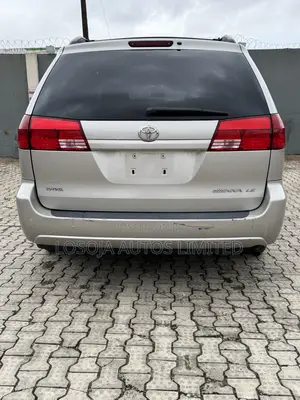 Toyota Sienna LE FWD (3.3L V6 5A) 2004 Silver