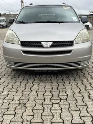 Toyota Sienna LE FWD (3.3L V6 5A) 2004 Silver