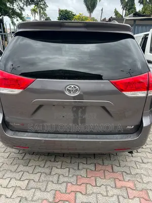 Toyota Sienna 2012 Gray