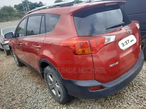 Toyota RAV4 2015 Red