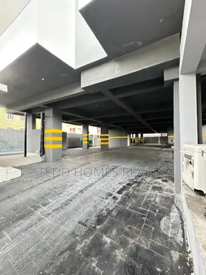 3bdrm Penthouse in Lekki for sale