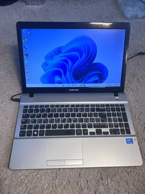 Laptop Samsung NP900X4C 4GB Intel Pentium HDD 320GB