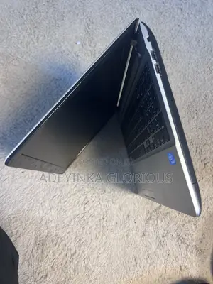 Laptop Samsung NP900X4C 4GB Intel Pentium HDD 320GB
