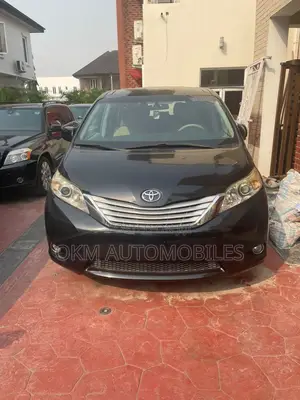 Toyota Sienna LE 7 Passenger Mobility 2011 Black