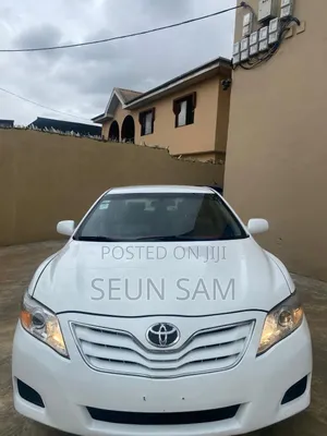Toyota Camry LE 4dr Sedan (2.5L 4cyl 6A) 2011 White