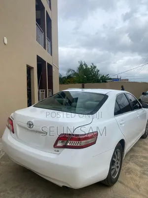 Toyota Camry LE 4dr Sedan (2.5L 4cyl 6A) 2011 White