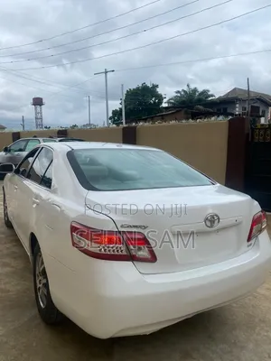 Toyota Camry LE 4dr Sedan (2.5L 4cyl 6A) 2011 White