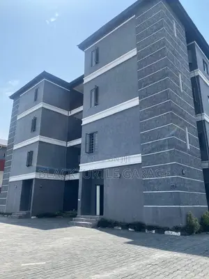 3bdrm Block of Flats in Lekki for rent