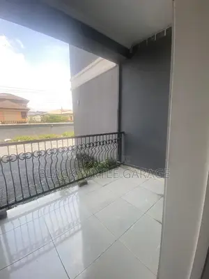 3bdrm Block of Flats in Lekki for rent