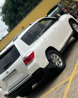 Toyota Highlander SE 2012 White