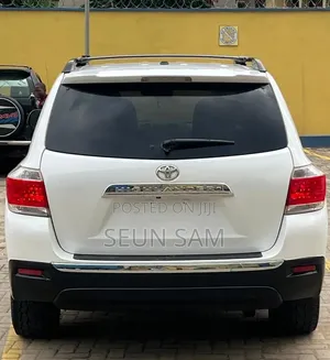 Toyota Highlander SE 2012 White
