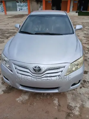 Toyota Camry LE 4dr Sedan (2.5L 4cyl 6AM) 2010 Silver