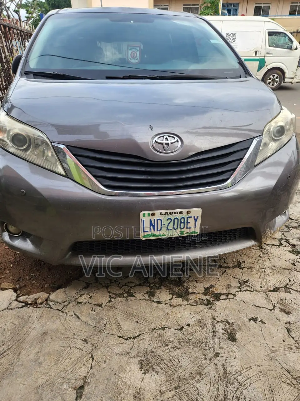 Toyota Sienna XLE 7 Passenger 2011 Gray