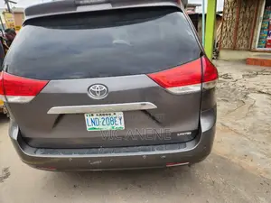 Toyota Sienna XLE 7 Passenger 2011 Gray