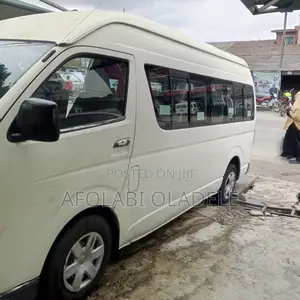 Toyota HiAce 2014 White