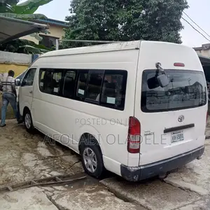 Toyota HiAce 2014 White