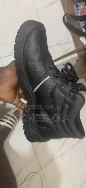 Black Leather Safety Boot (Hse, Isps, Etc Grade Standard)