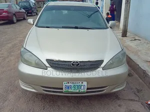 Toyota Camry 2004 Gold
