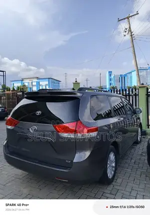 Toyota Sienna XLE 7 Passenger 2011 Gray