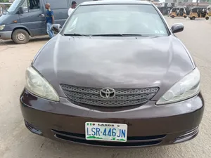 Toyota Camry LE 4dr Sedan (2.4L 4cyl 5M) 2004 Beige