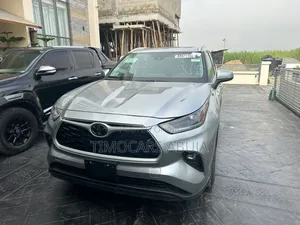 Toyota Highlander 2022 Silver
