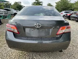 Toyota Camry LE 4dr Sedan (2.4L 4cyl 5A) 2009 Gray