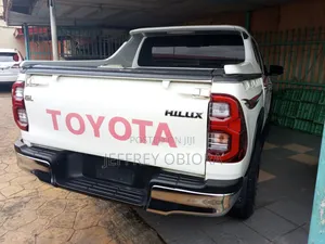 Toyota Hilux 2018 White