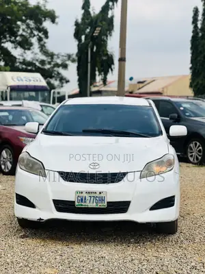 Toyota Matrix S Hatchback AWD (2.4L 4cyl 4A) 2011 White