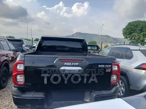 New Toyota Hilux 2025 Black