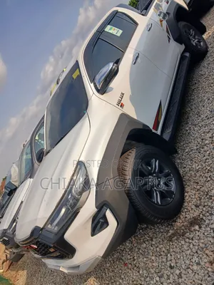 New Toyota Hilux 2025 White