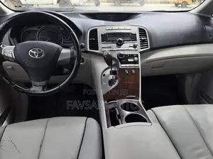 Toyota Venza 2010 Silver