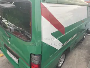 Mitsubishi L300 1999 Green