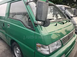 Mitsubishi L300 1999 Green