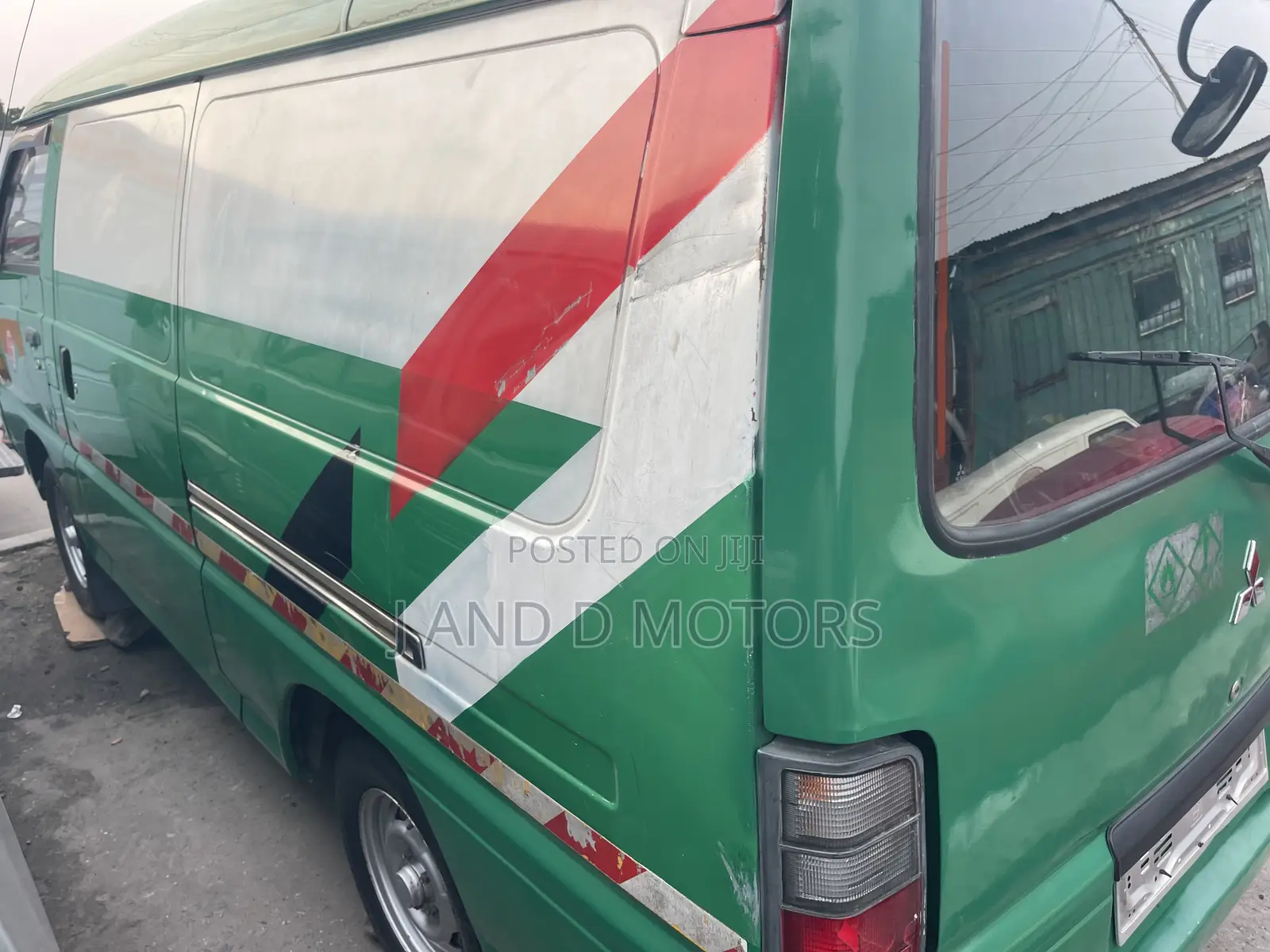 Mitsubishi L300 1999 Green