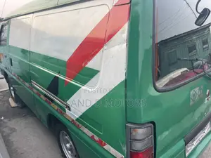 Mitsubishi L300 1999 Green