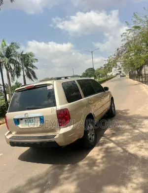 Honda Pilot 2005 Gold