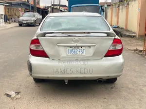 Toyota Camry 2004 Gold