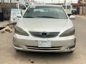 Toyota Camry 2004 Gold
