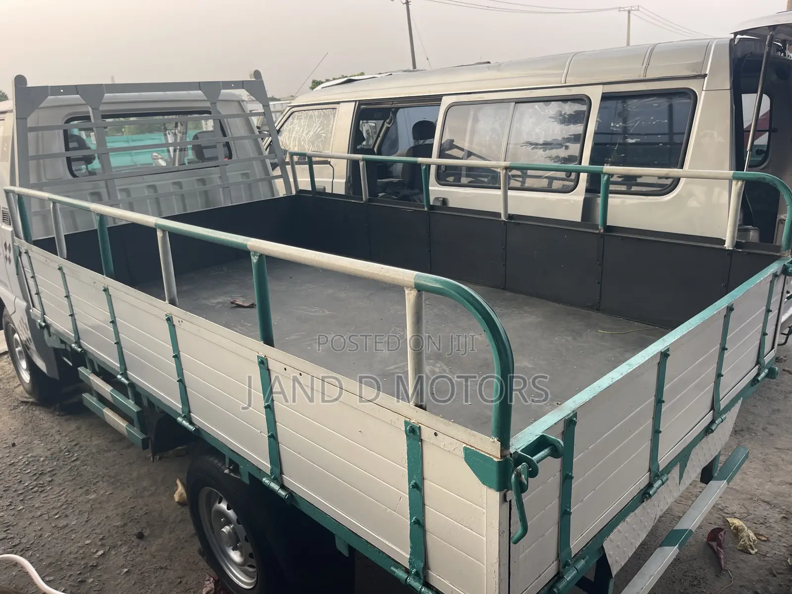 Mitsubishi L300 2000 White
