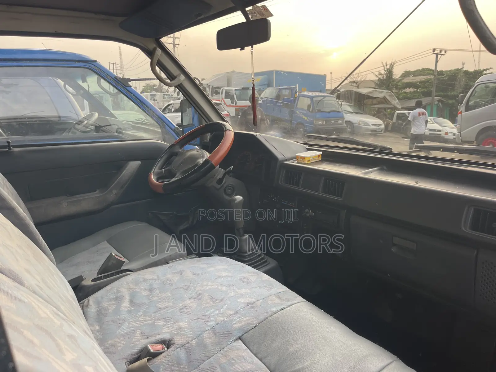 Mitsubishi L300 2000 White
