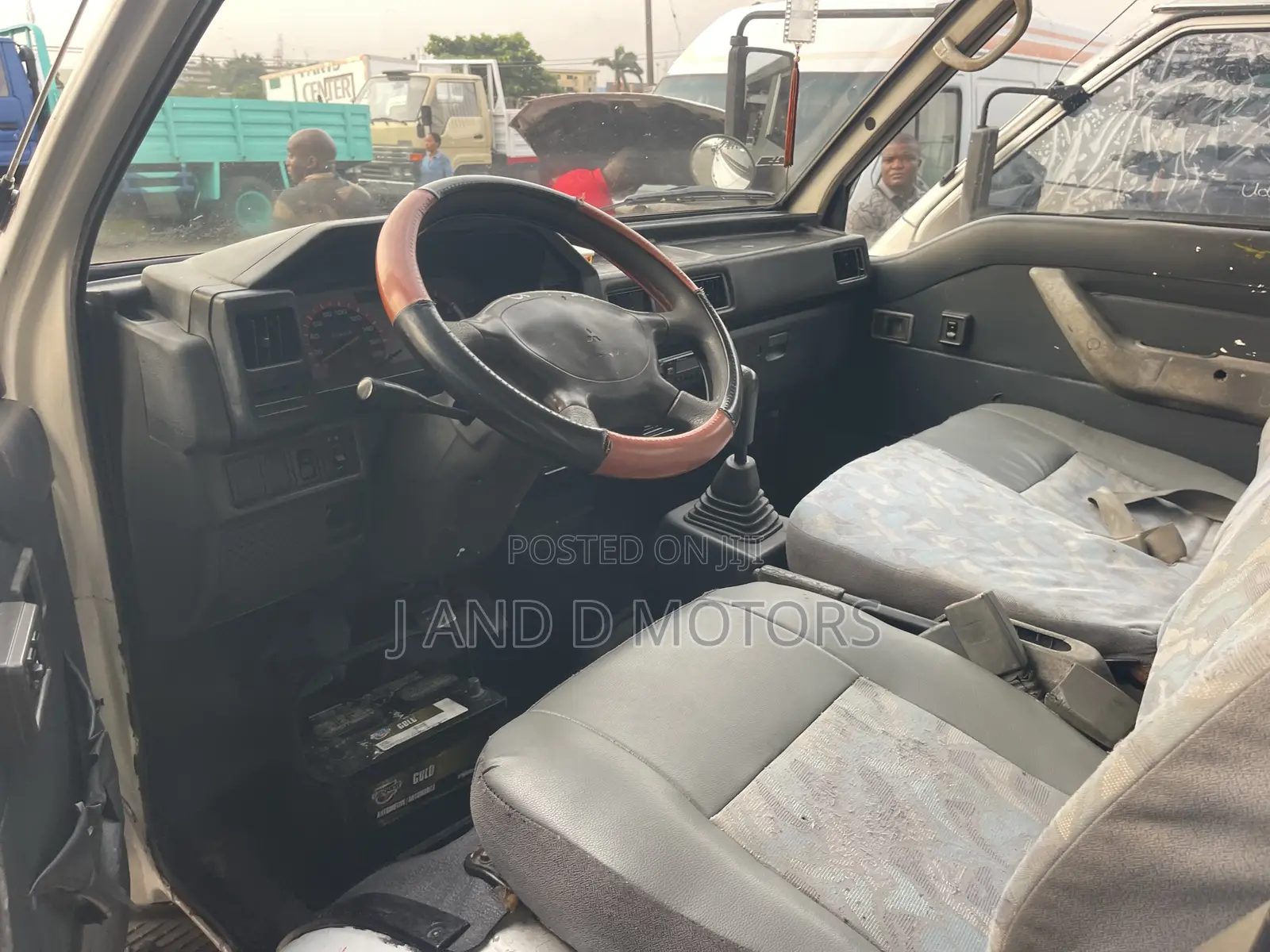 Mitsubishi L300 2000 White