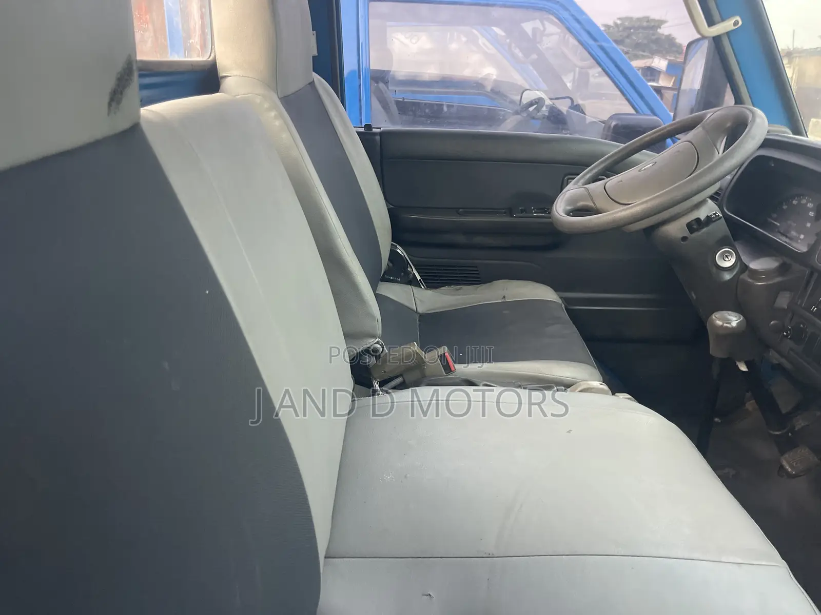 Mitsubishi L300 2000 Blue