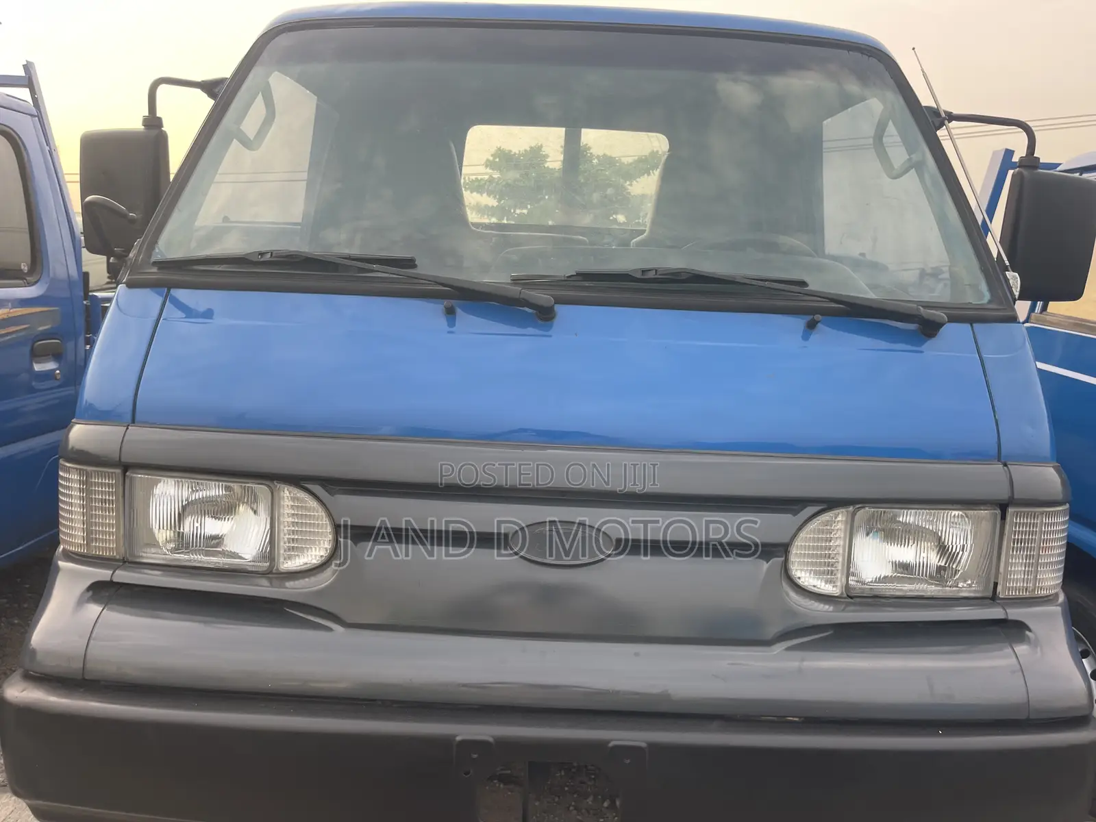 Mitsubishi L300 2000 Blue