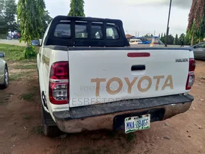 Toyota Hilux 2011 White