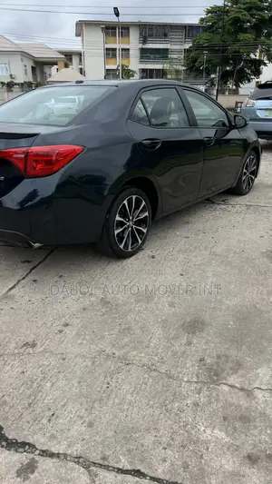 Toyota Corolla XSE (1.8L 4cyl 2A) 2019 Blue