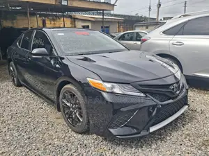 Toyota Camry SE FWD (2.5L 4cyl 8AM) 2018 Black